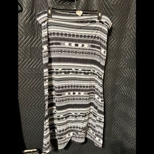 Black and white Mossimo maxi skirt